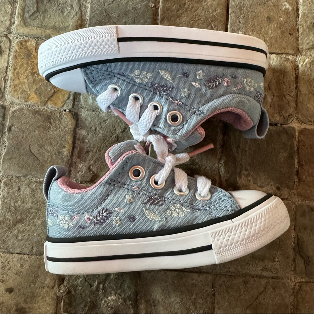 Converse embroided  Canvas Sneakers